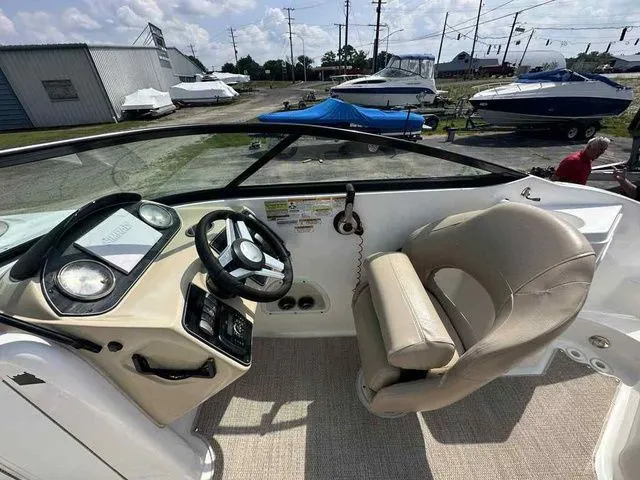 Slide: The Image of Hurricane SunDeck 2200 DC OB 2018 - 5