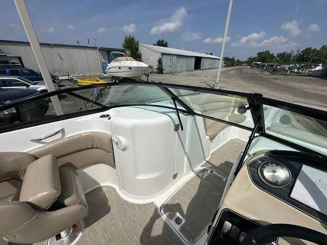 Slide: The Image of Hurricane SunDeck 2200 DC OB 2018 - 8