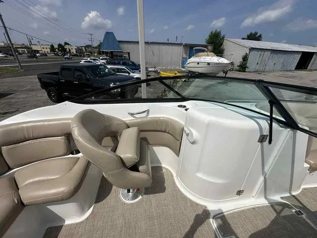 Slide: The Image of Hurricane SunDeck 2200 DC OB 2018 - 9