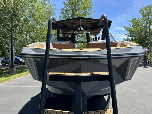 Slide: The Image of Nautique Super Air Nautique G25 2025 - 6