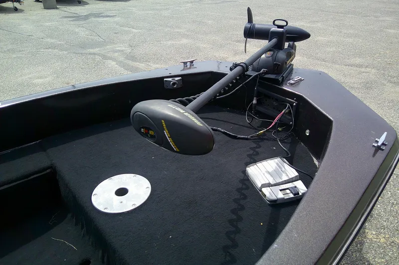 Slide: The Image of 1981 Ranger 1600 V-III boat with trolling motor and foot pedal on deck. - 5