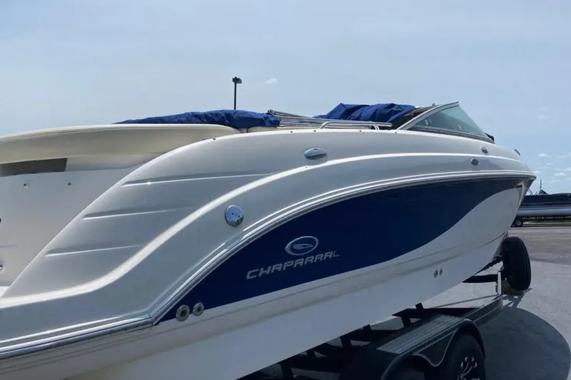 Slide: The Image of 2005 Chaparral 256 SSi boat on trailer, side view with blue and white design. - 9