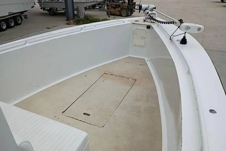 Slide: The Image of 2005 INTIMIDATOR 32 CC boat deck, spacious and clean, with storage hatch. - 13