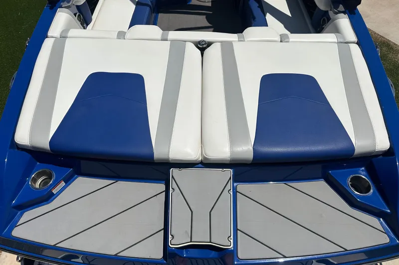 Slide: The Image of 2021 Malibu Wakesetter 21 MLX boat interior with blue and white seating. - 10