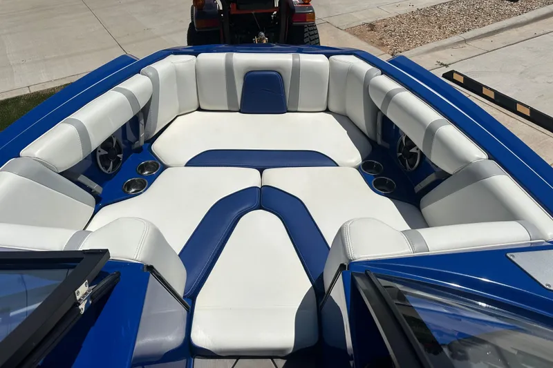 Slide: The Image of 2021 Malibu Wakesetter 21 MLX boat interior with blue and white seating. - 13