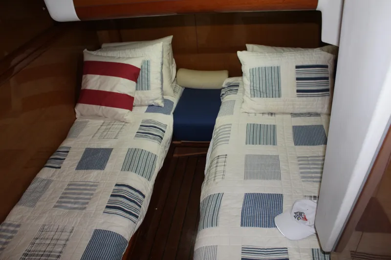 Slide: The Image of Twin beds in the cabin of a 2005 Beneteau Antares 13.80 yacht. - 31