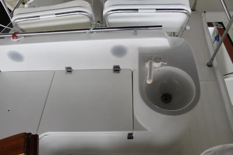 Slide: The Image of 2005 Beneteau Antares 13.80 boat interior with sink and seating area. - 39