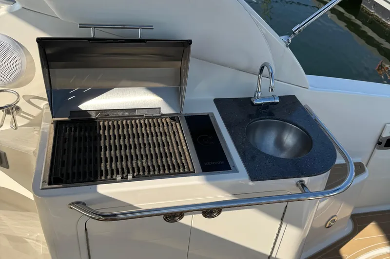 Slide: The Image of Outdoor kitchen on 2012 Sea Ray 280 Sundancer with grill and sink. - 11