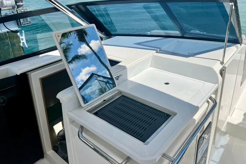 Slide: The Image of Aquila 32 Sport 2025 boat interior with sleek design and modern amenities. - 36