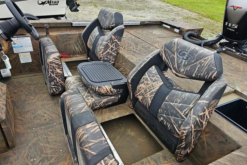 Slide: The Image of 2023 G3 Sportsman 1810 Camo boat interior with camouflage seating and Yamaha motor. - 11