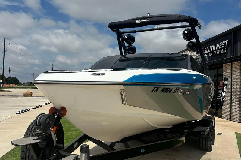 Slide: The Image of 2018 Malibu Wakesetter 23 LSV boat on trailer at Southwest Watersports. - 7