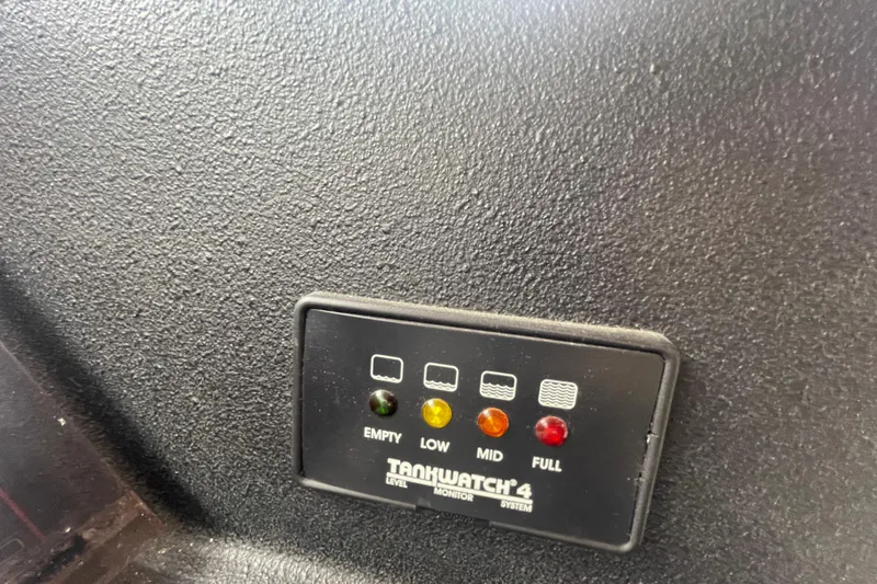 Slide: The Image of TankWatch 4 level monitor system on 1989 Bayliner Pilothouse 4588 boat dashboard. - 22