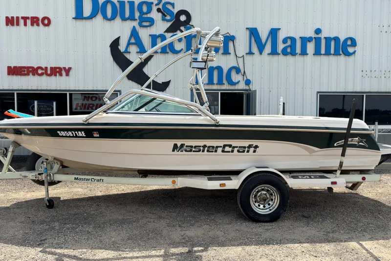 The Image of 1999 MasterCraft 205 PRO STAR boat on trailer at Doug's Anchor Marine. - 1