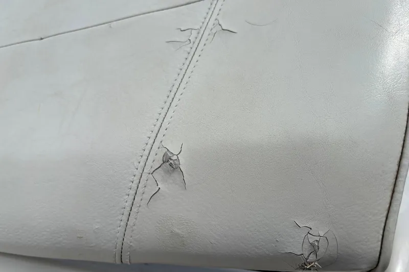 Slide: The Image of Cracked upholstery on 1999 MasterCraft 205 PRO STAR boat seat. - 13