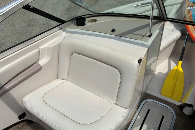 Slide: The Image of Interior of 1999 MasterCraft 205 PRO STAR boat with white seating and yellow paddle. - 8