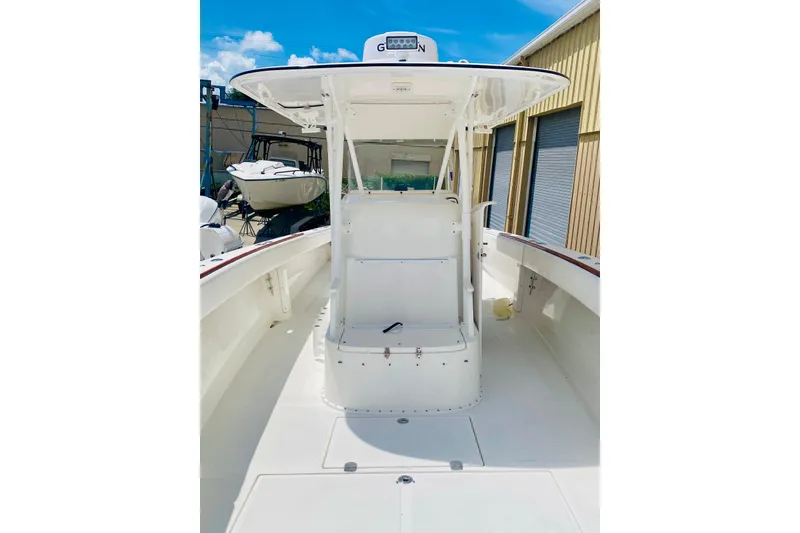 Slide: The Image of 2005 Venture 39 Open boat with center console - 10