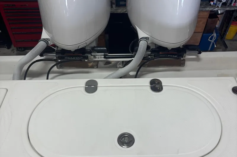 Slide: The Image of 2005 Venture boat with dual outboard motors - 28