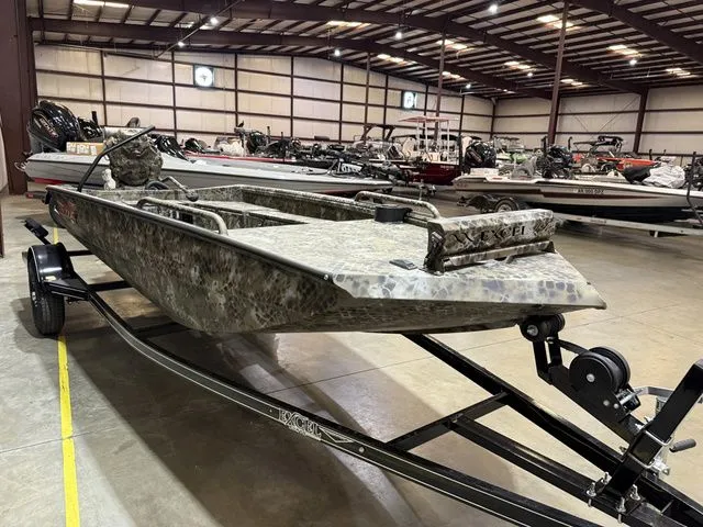 Slide: The Image of Excel Shallow Water 1751 W/Mud Buddy 40HDR 2026 - 3