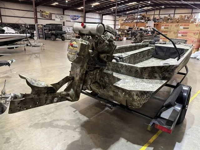 Slide: The Image of Excel Shallow Water 1751 W/Mud Buddy 40HDR 2026 - 4