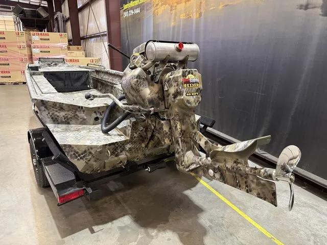 Slide: The Image of Excel Shallow Water 1751 W/Mud Buddy 40HDR 2026 - 6