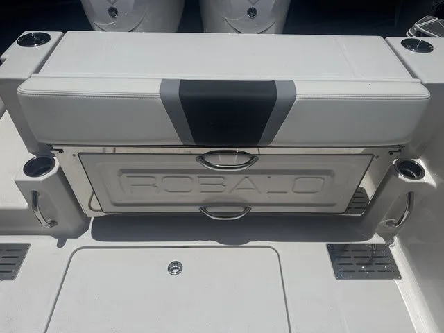 Slide: The Image of Robalo R300 Center Console 2025 - 10