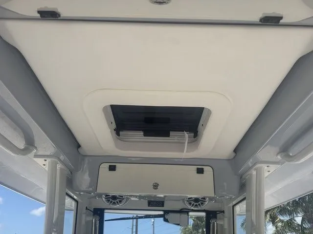 Slide: The Image of Robalo R300 Center Console 2025 - 14