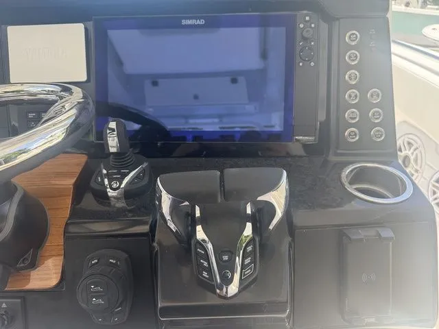 Slide: The Image of Robalo R300 Center Console 2025 - 15