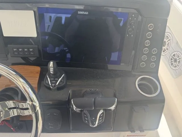 Slide: The Image of Robalo R300 Center Console 2025 - 20