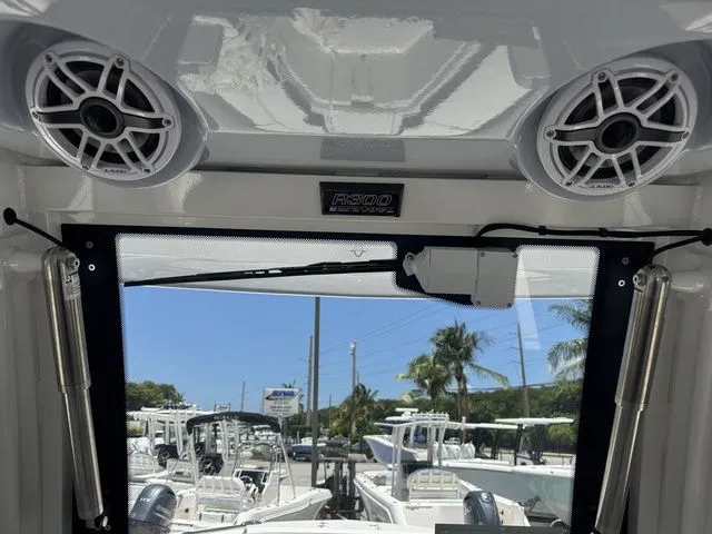 Slide: The Image of Robalo R300 Center Console 2025 - 22