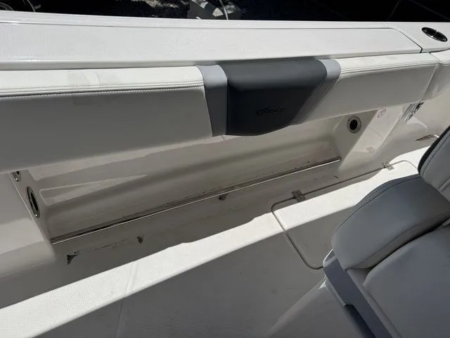 Slide: The Image of Robalo R300 Center Console 2025 - 23