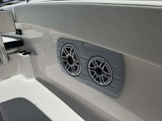 Slide: The Image of Robalo R300 Center Console 2025 - 24