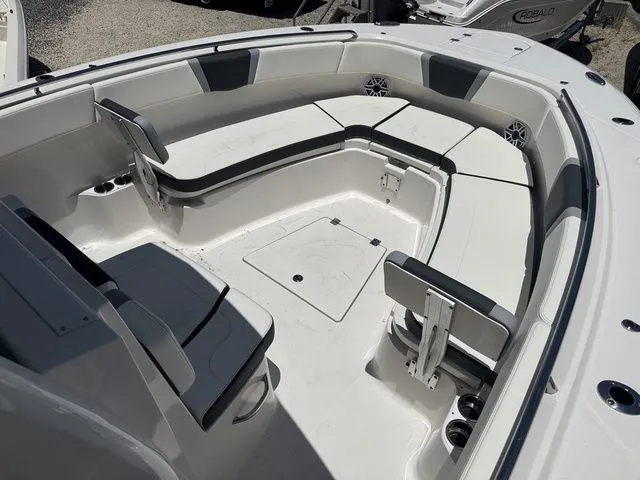 Slide: The Image of Robalo R300 Center Console 2025 - 27