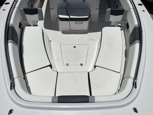 Slide: The Image of Robalo R300 Center Console 2025 - 28