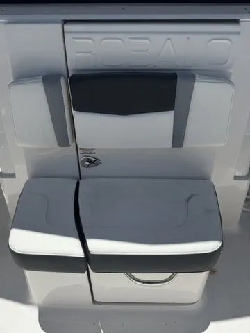 Slide: The Image of Robalo R300 Center Console 2025 - 29