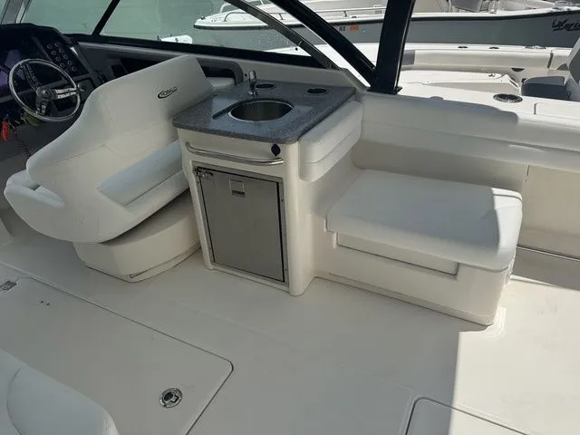 Slide: The Image of Robalo R300 Center Console 2025 - 35