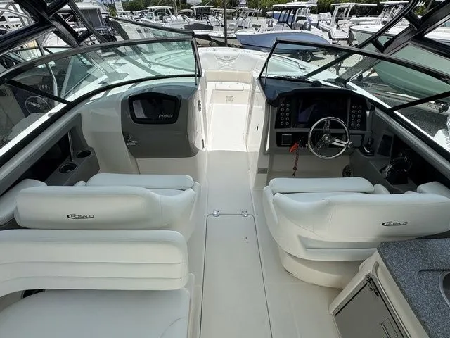 Slide: The Image of Robalo R300 Center Console 2025 - 36