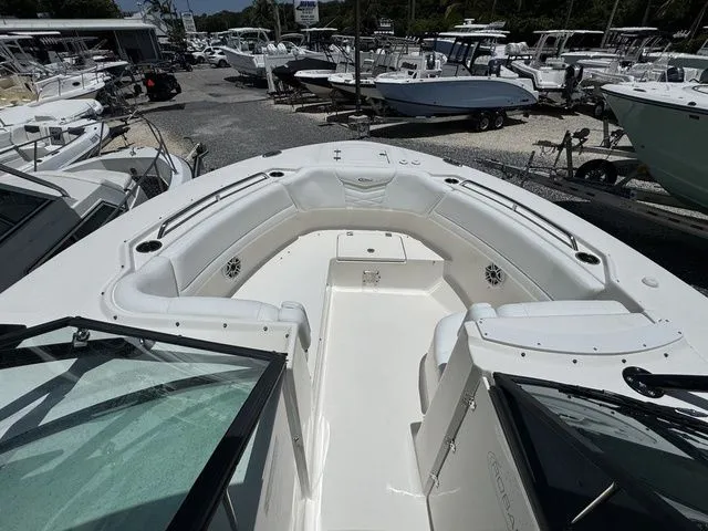 Slide: The Image of Robalo R300 Center Console 2025 - 37