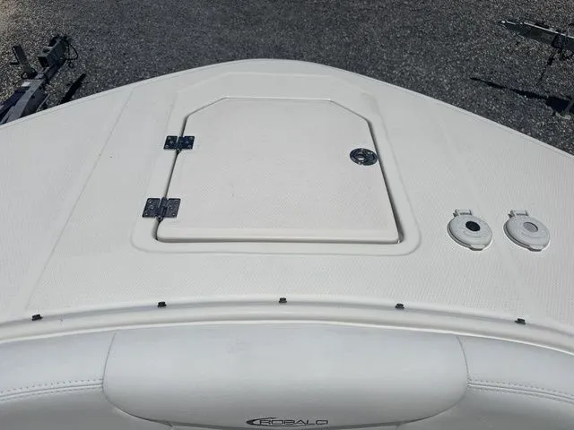 Slide: The Image of Robalo R300 Center Console 2025 - 39