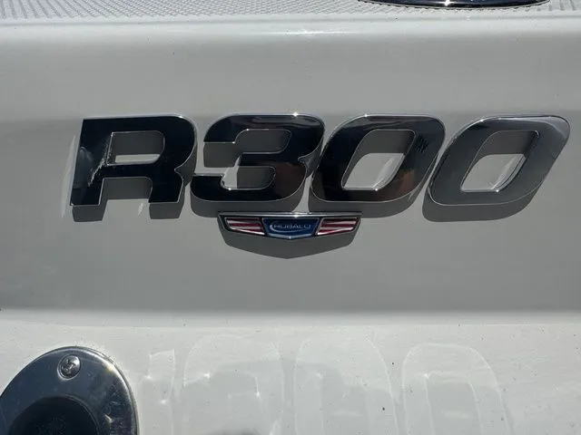 Slide: The Image of Robalo R300 Center Console 2025 - 4