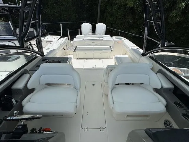 Slide: The Image of Robalo R300 Center Console 2025 - 43