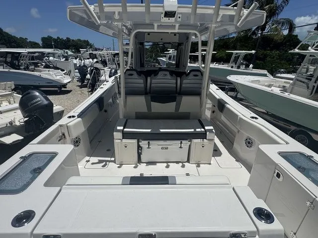 Slide: The Image of Robalo R300 Center Console 2025 - 5