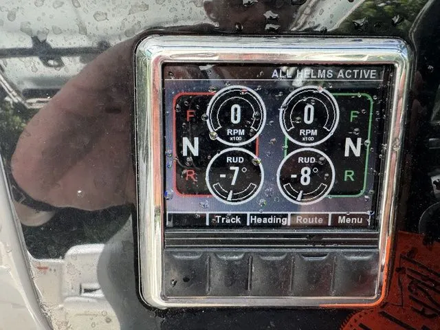 Slide: The Image of Robalo R300 Center Console 2025 - 50