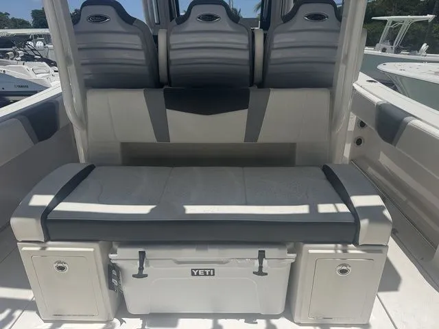 Slide: The Image of Robalo R300 Center Console 2025 - 7