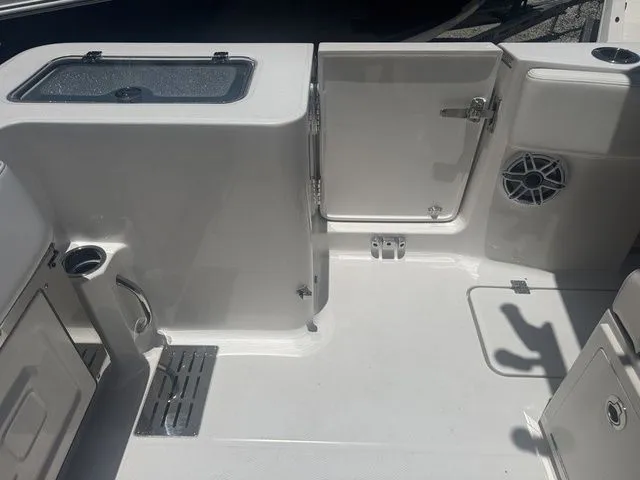 Slide: The Image of Robalo R300 Center Console 2025 - 8
