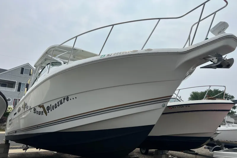 Slide: The Image of 2001 Wellcraft 290 Coastal boat on display, featuring sleek design and white exterior. - 3