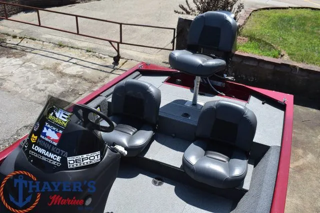 Slide: The Image of Tracker Pro 170 2019 - 10