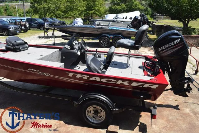 Slide: The Image of Tracker Pro 170 2019 - 17