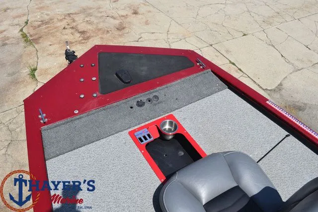 Slide: The Image of Tracker Pro 170 2019 - 8