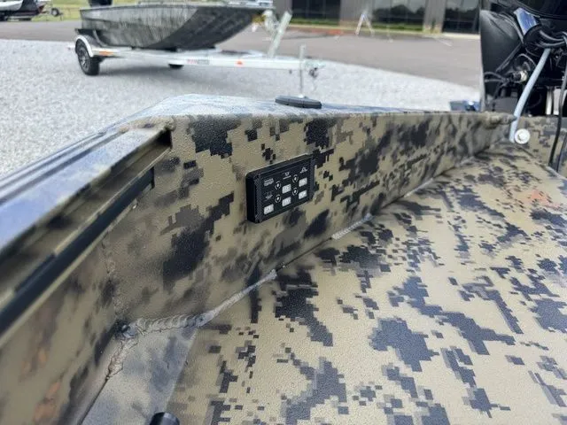 Slide: The Image of Edge Boats 553 DB SPLIT POD 2026 - 6