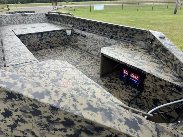 Slide: The Image of Edge Boats 553 DB SPLIT POD 2026 - 8